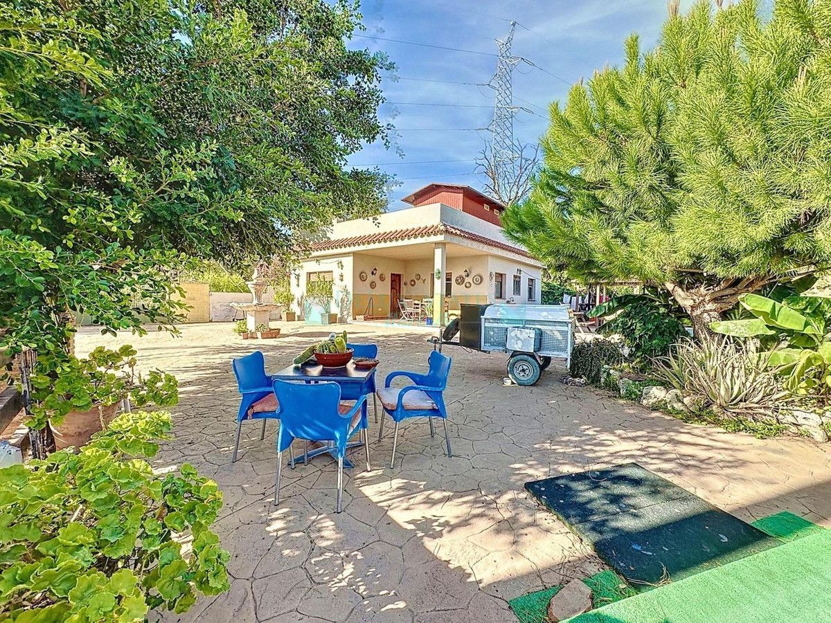 Villa for sale in Estepona