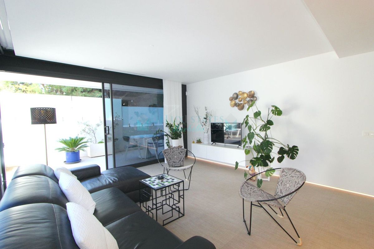 Apartamento Planta Baja en venta en Carib Playa, Marbella Este