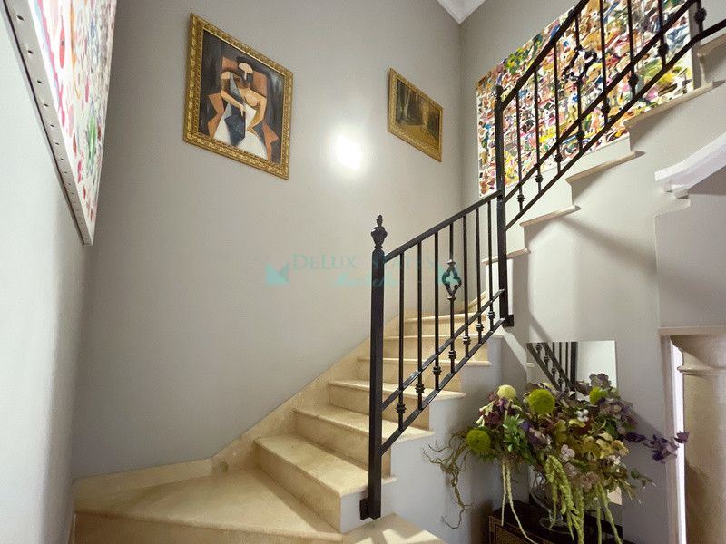 Town House for sale in Nueva Andalucia