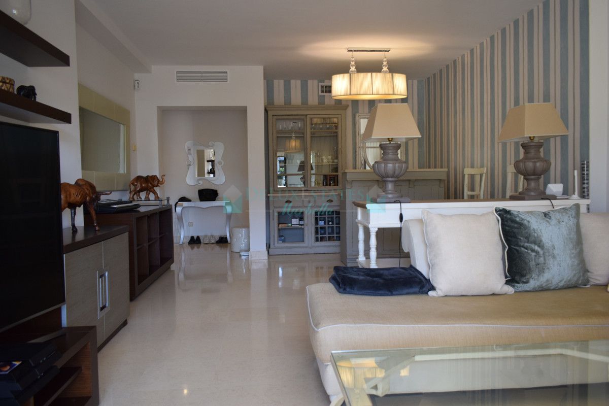 Apartamento en alquiler en Benahavis