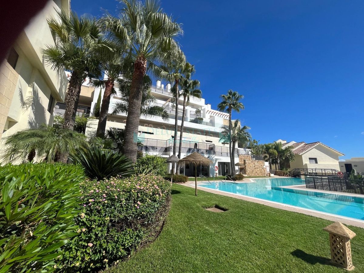 Apartamento en alquiler en Los Altos de los Monteros, Marbella Este