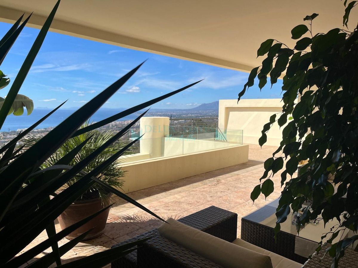 Apartamento en alquiler en Los Altos de los Monteros, Marbella Este