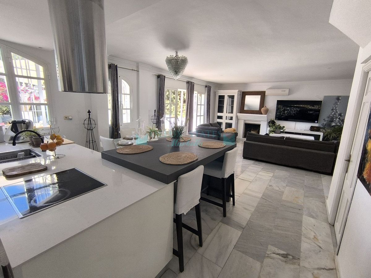 Villa for rent in Estepona