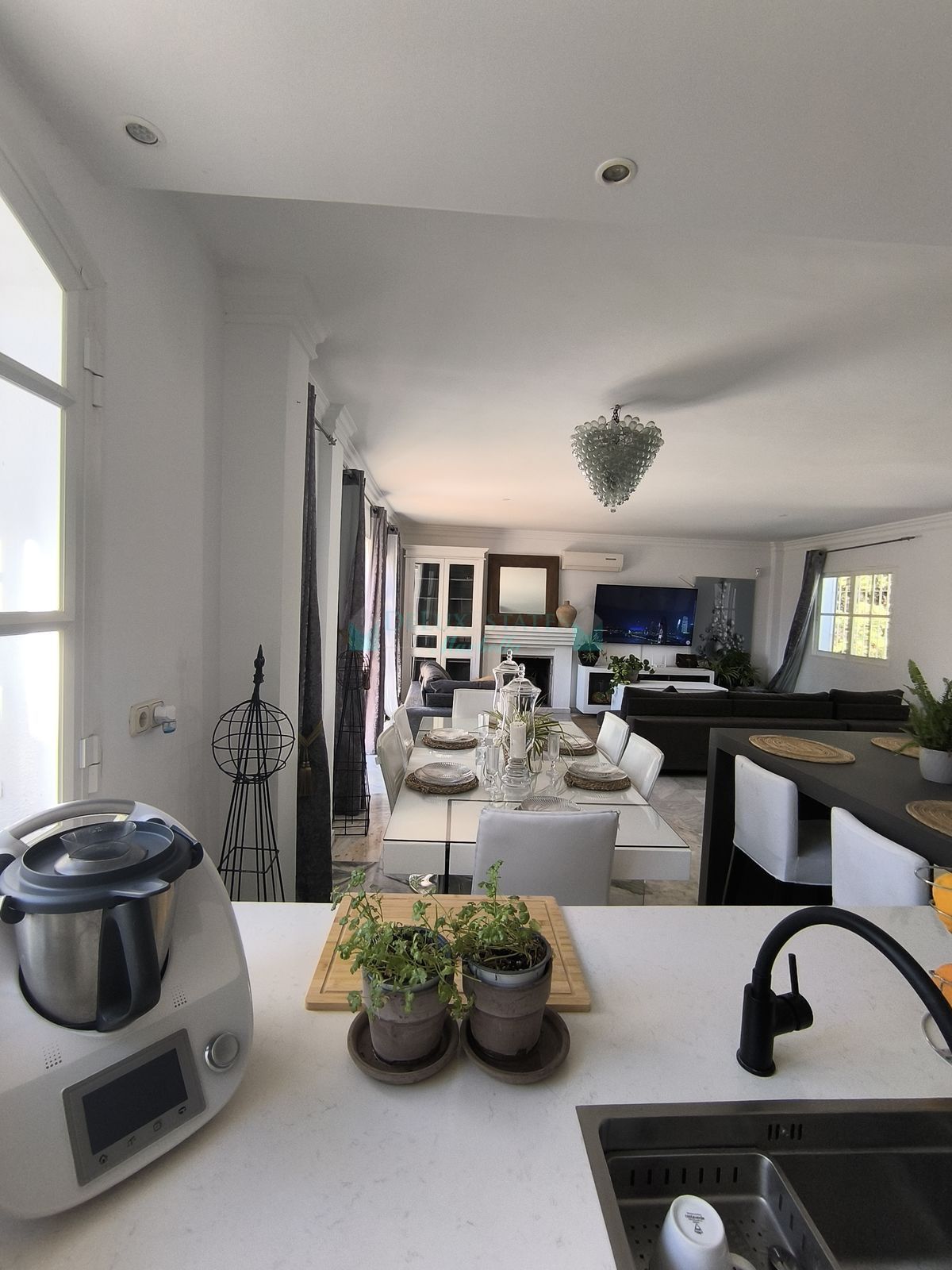 Villa for rent in Estepona