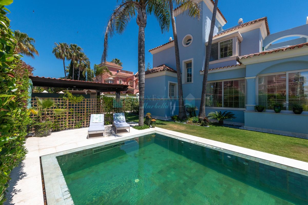 Villa for sale in Marbella - Puerto Banus