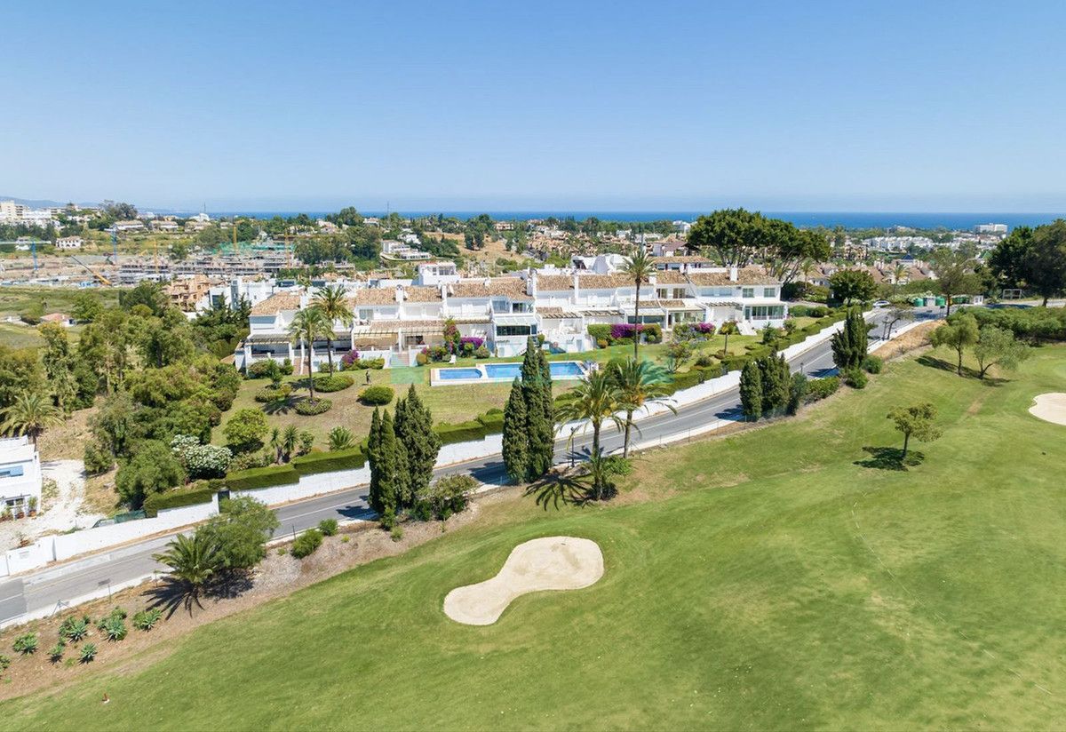 Town House for sale in El Paraiso, Estepona