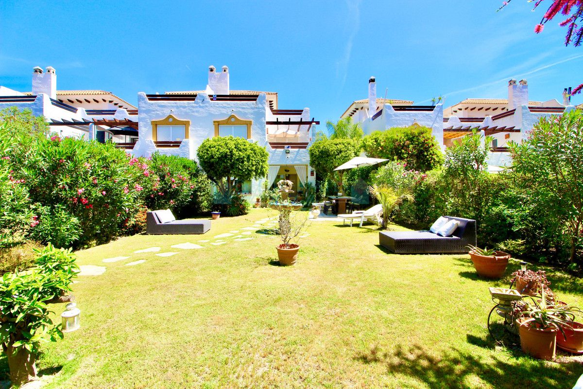 Town House for sale in Estepona