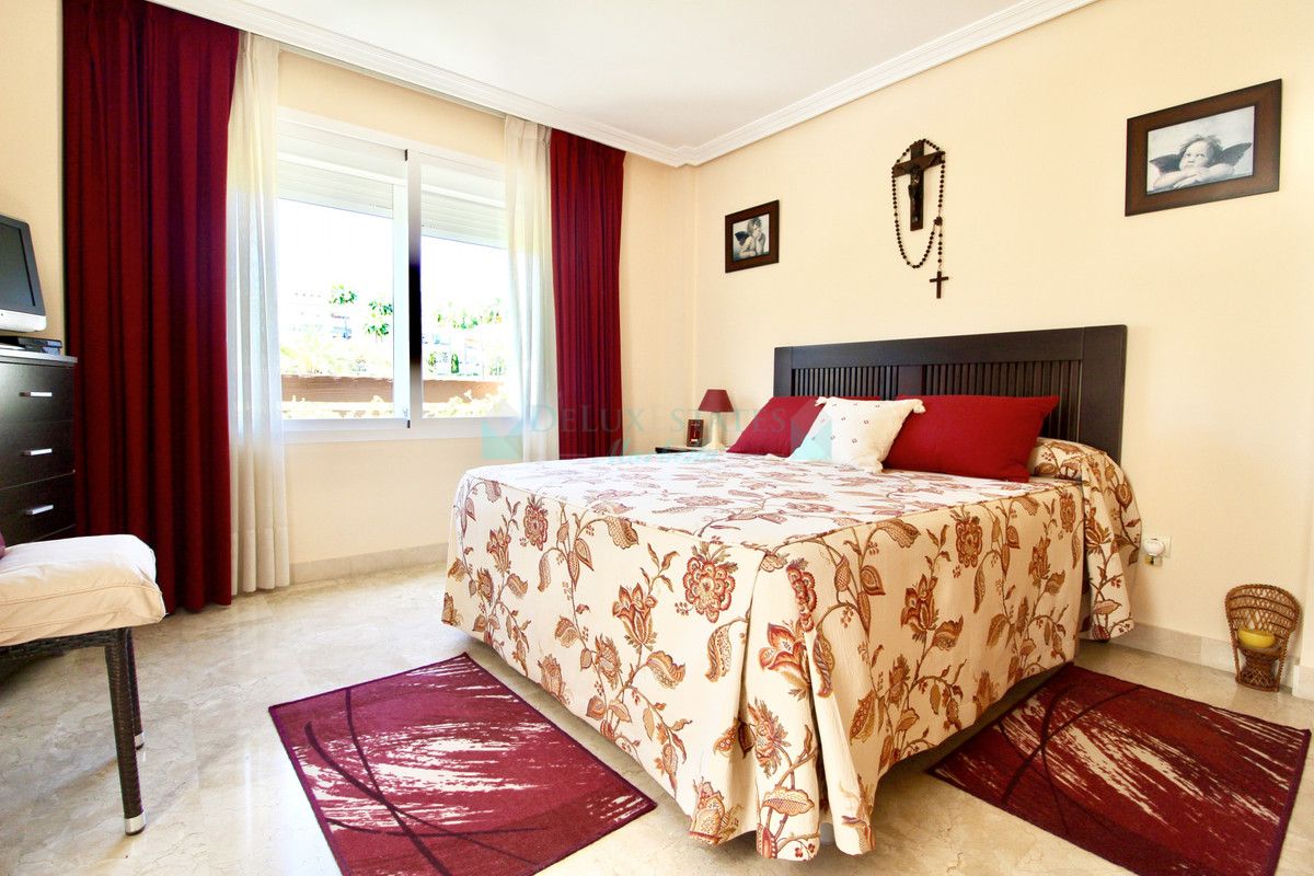 Town House for sale in Estepona