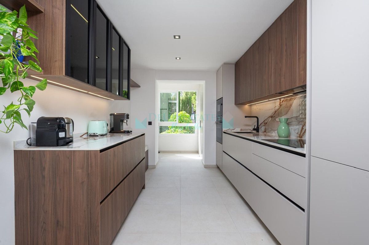 Penthouse for sale in La Quinta, Benahavis