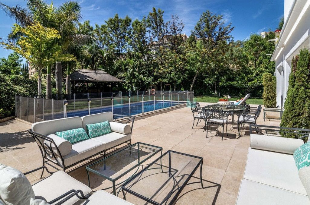 Villa en alquiler en Elviria, Marbella Este