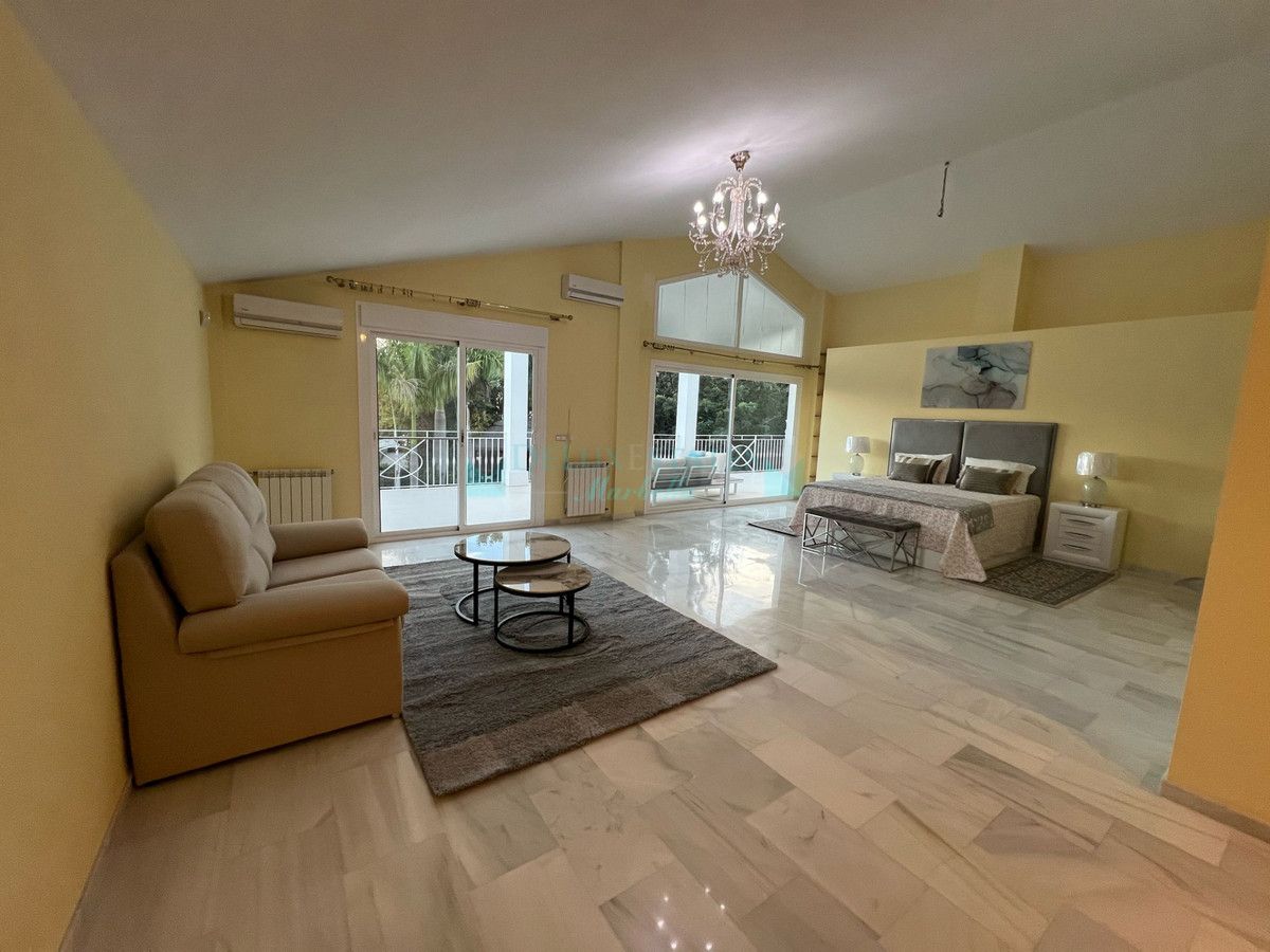 Villa en alquiler en Elviria, Marbella Este