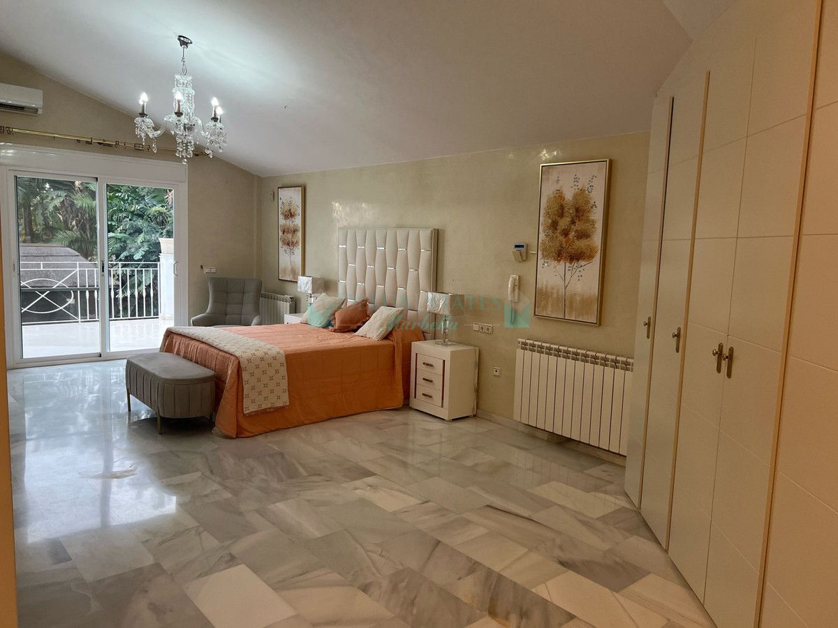 Villa en alquiler en Elviria, Marbella Este