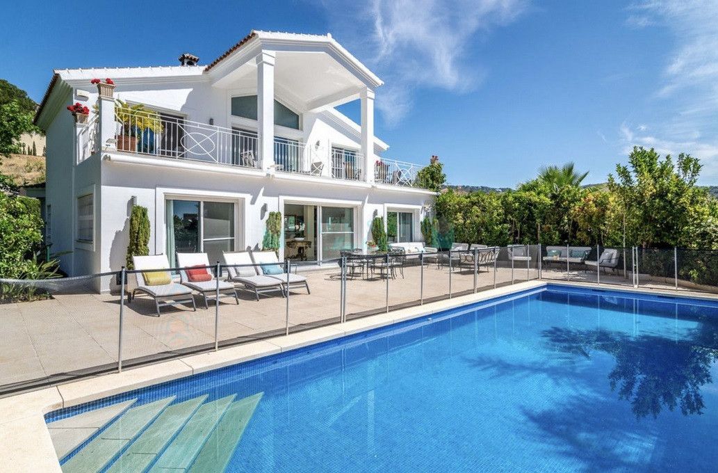 Villa en alquiler en Elviria, Marbella Este