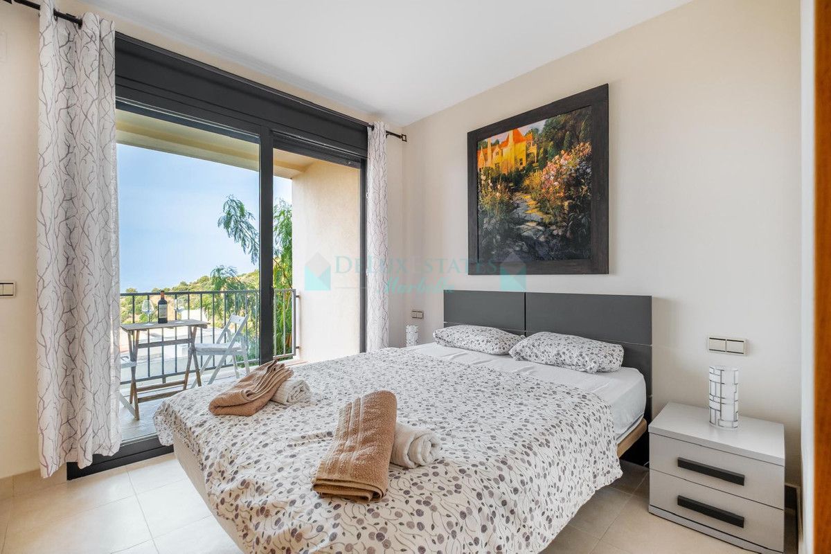 Apartamento en alquiler en Los Altos de los Monteros, Marbella Este