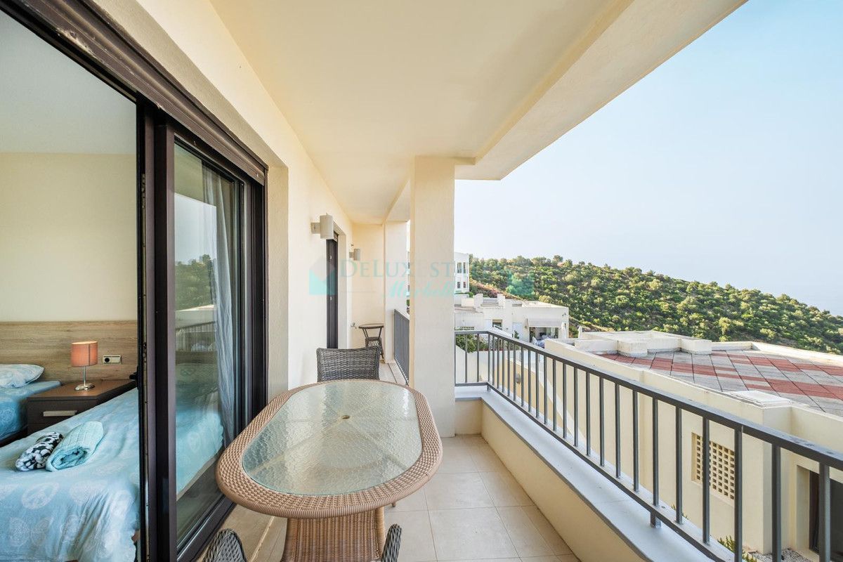 Apartamento en alquiler en Los Altos de los Monteros, Marbella Este