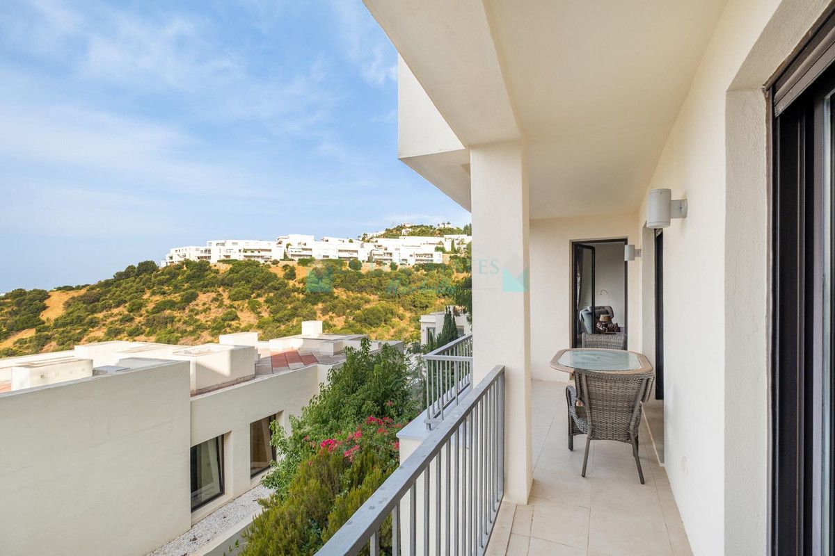 Apartamento en alquiler en Los Altos de los Monteros, Marbella Este