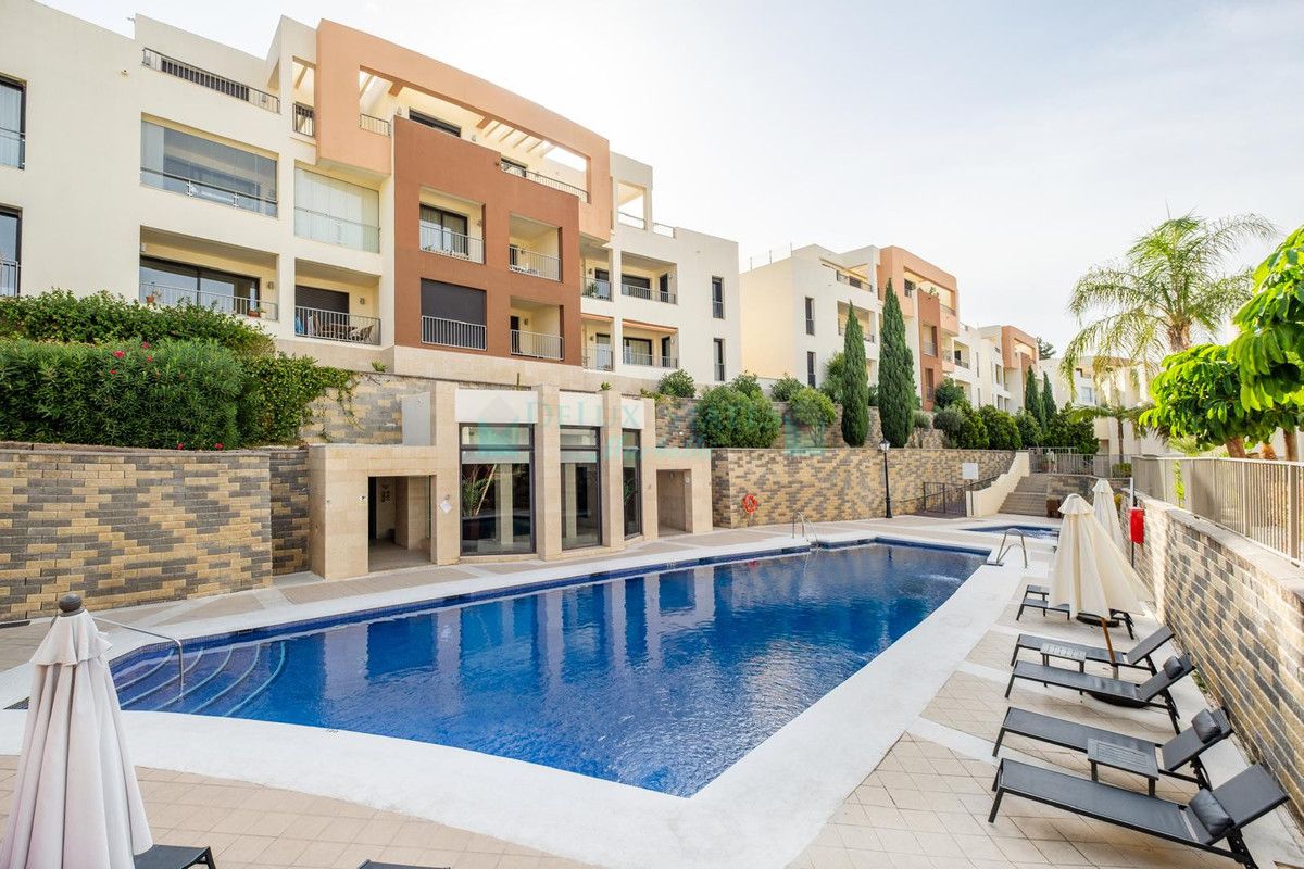 Apartamento en alquiler en Los Altos de los Monteros, Marbella Este