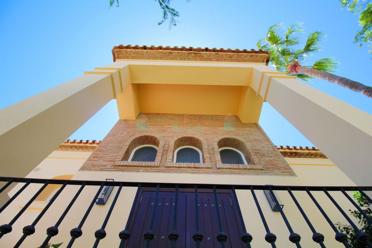 Villa en alquiler en Los Arqueros, Benahavis