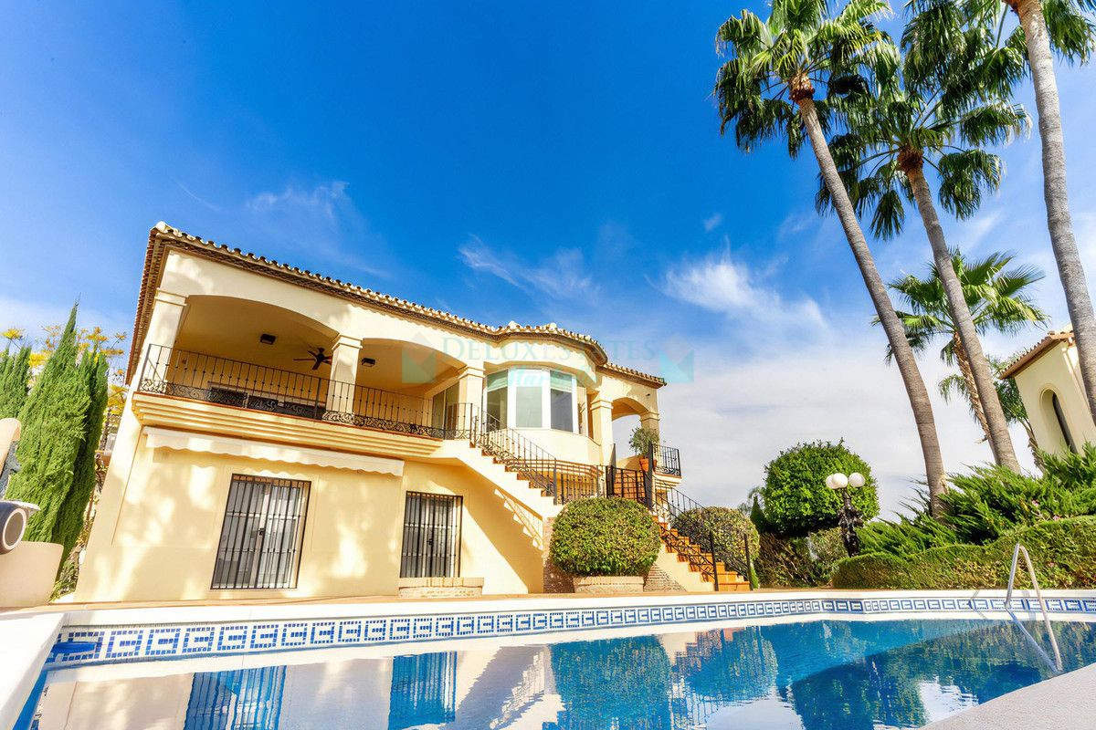 Villa for rent in Los Arqueros, Benahavis