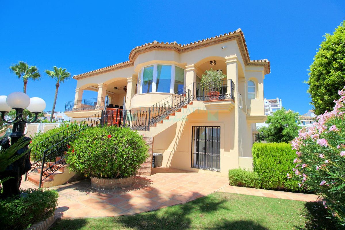 Villa en alquiler en Los Arqueros, Benahavis