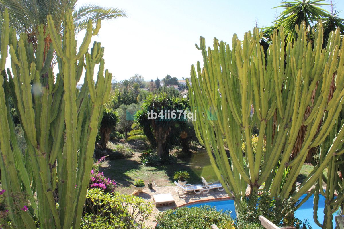 Villa for sale in Atalaya, Estepona