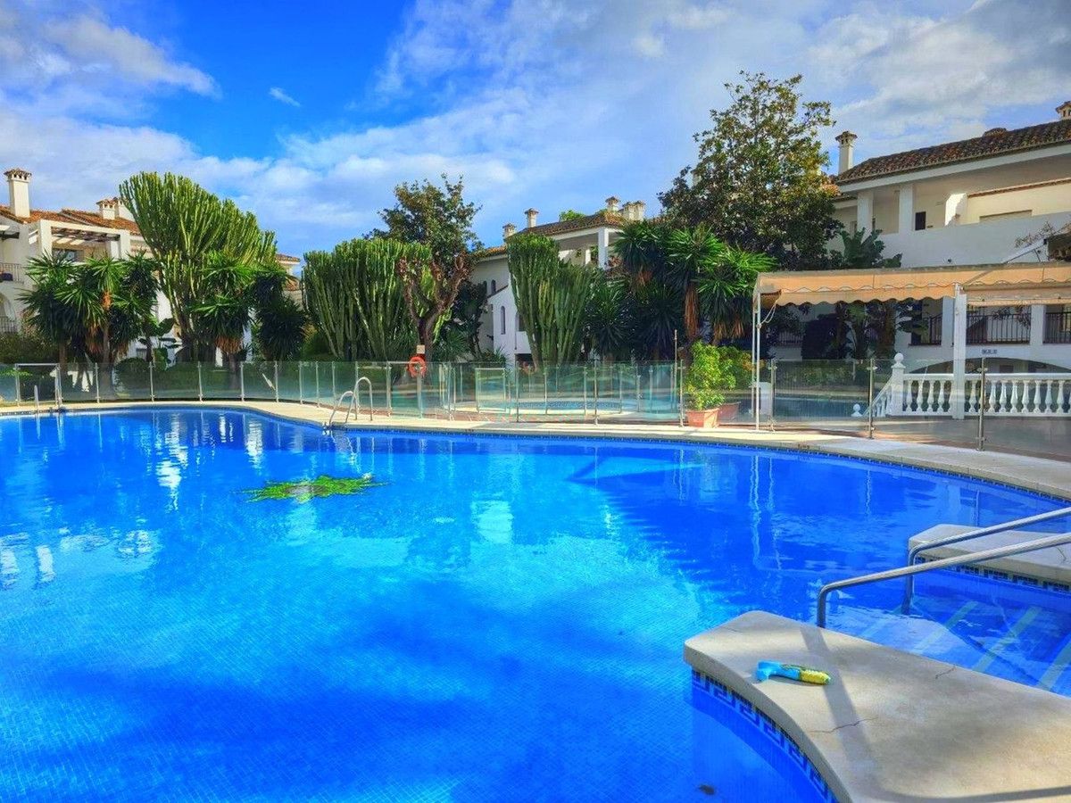 Ground Floor Apartment for sale in Estepona