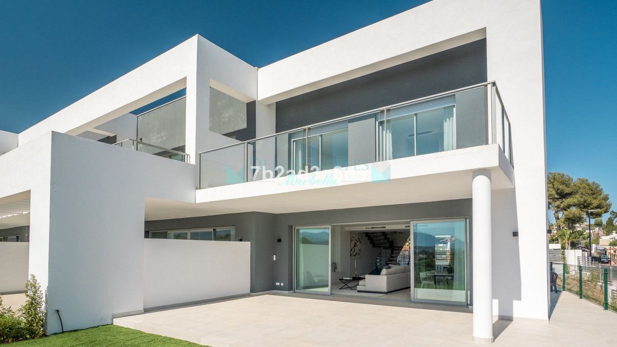 Villa Pareada en venta en Guadalmina Alta, San Pedro de Alcantara