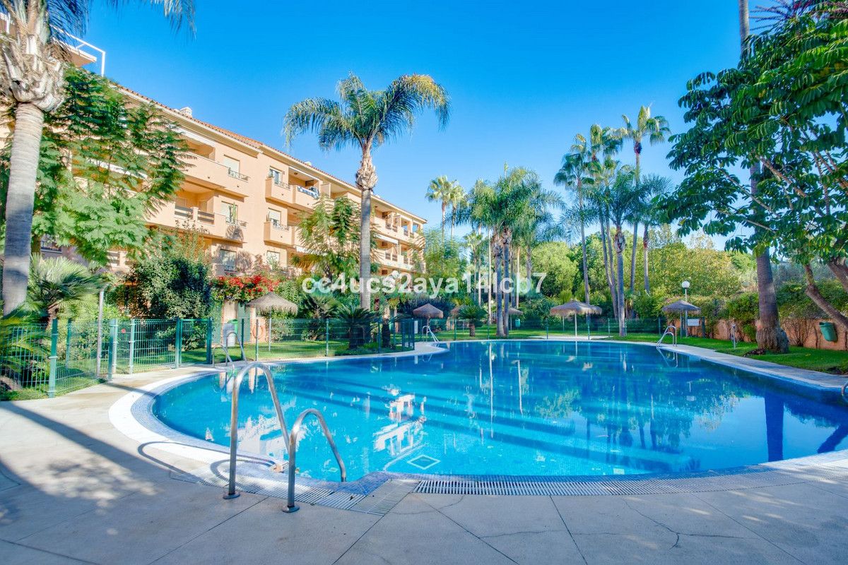 Apartment for sale in Carib Playa, Marbella East