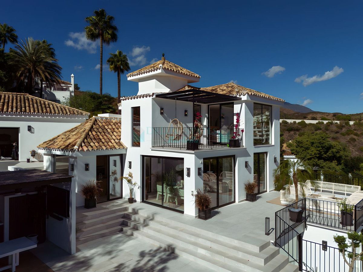 Villa for sale in Nueva Andalucia