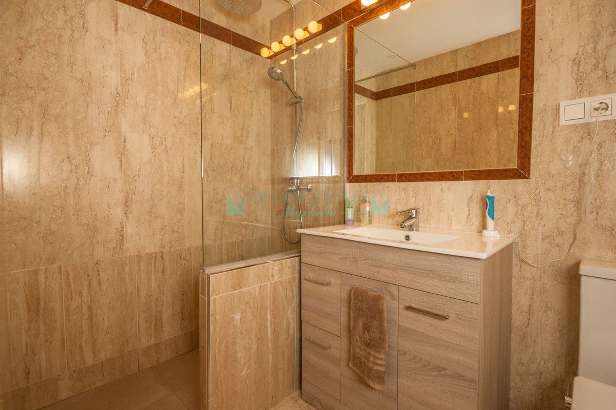 Apartamento Planta Baja en venta en Elviria, Marbella Este