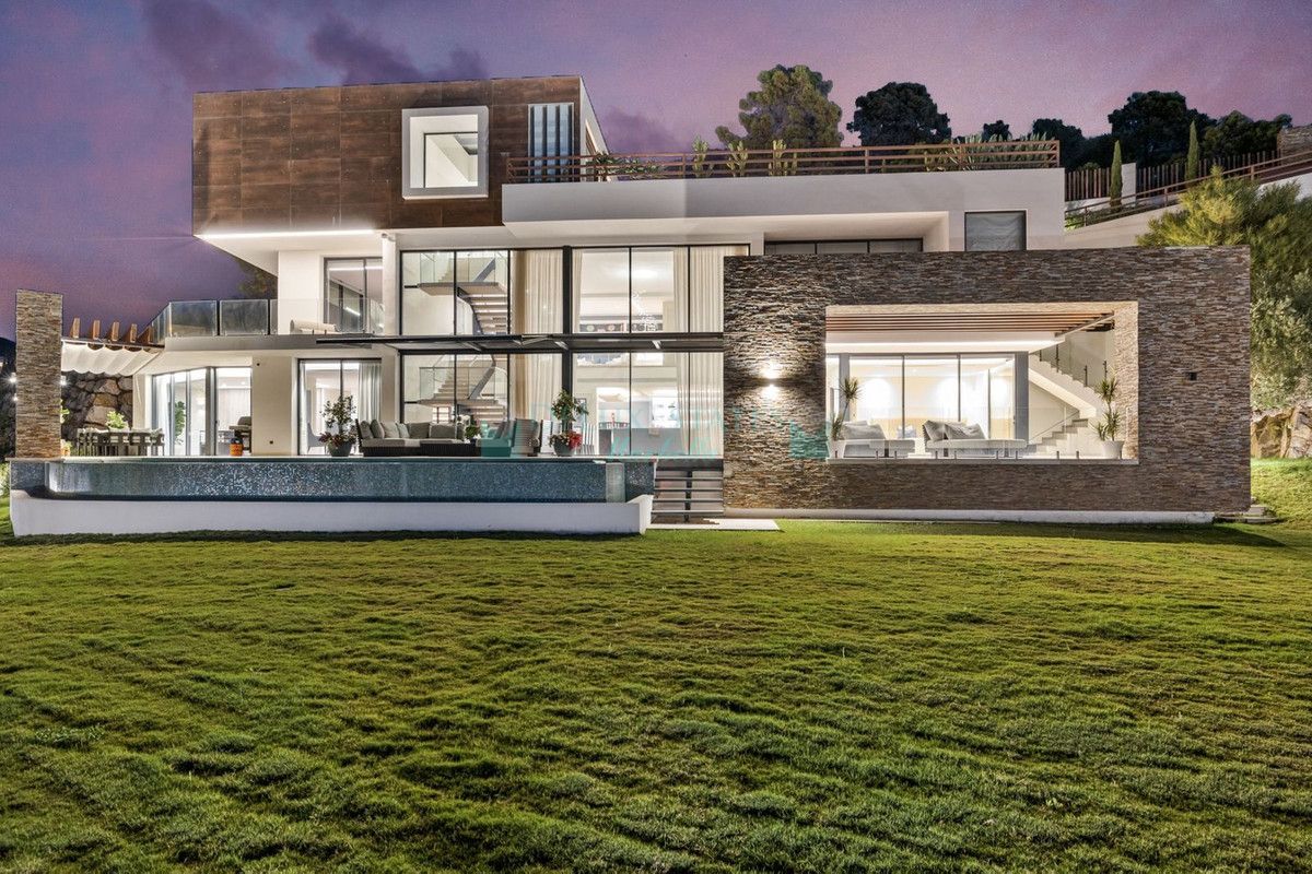 Villa for rent in El Madroñal, Benahavis