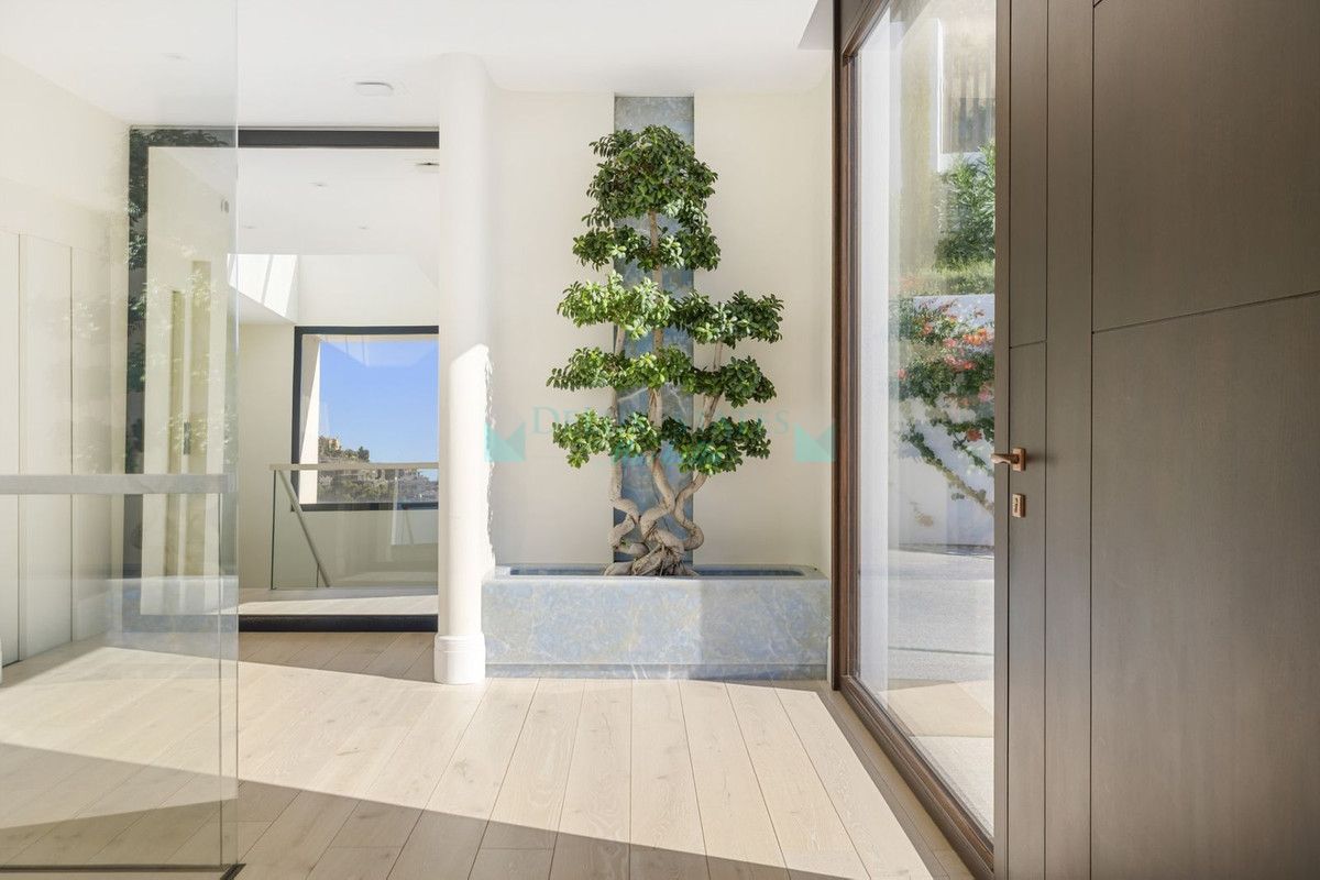 Villa for rent in El Madroñal, Benahavis