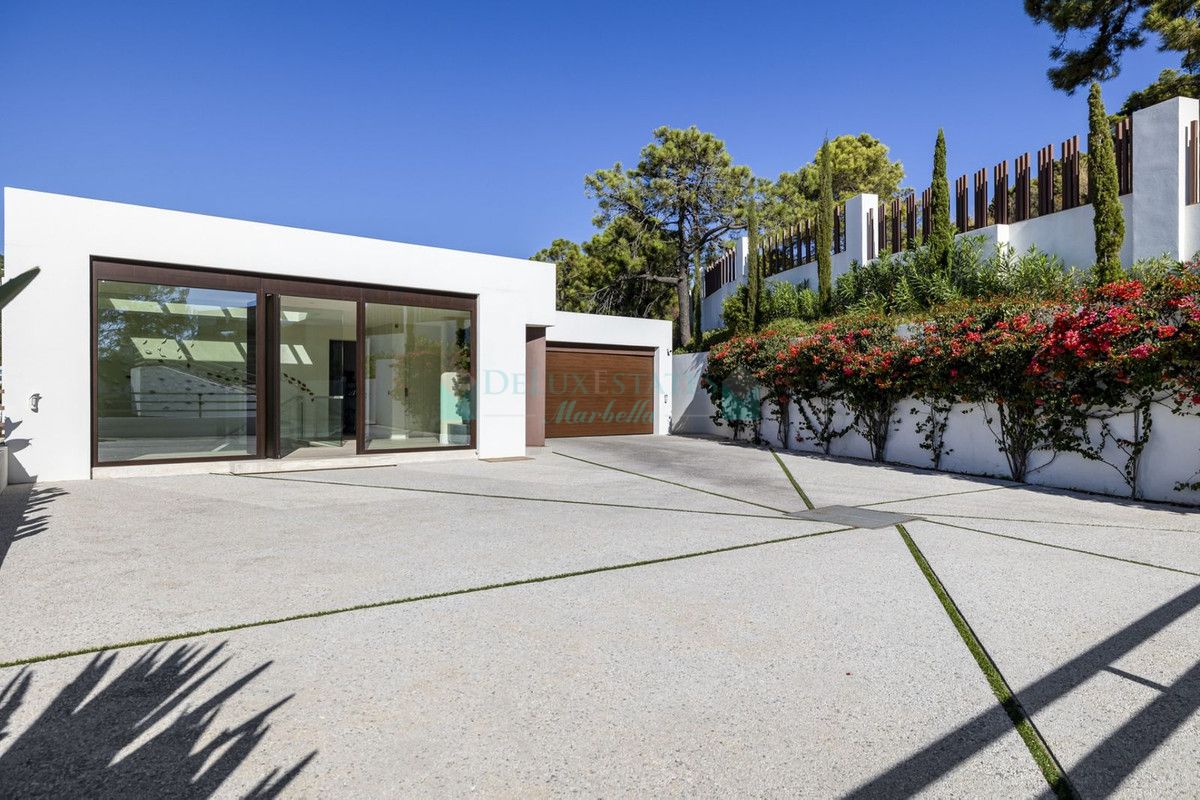 Villa for rent in El Madroñal, Benahavis