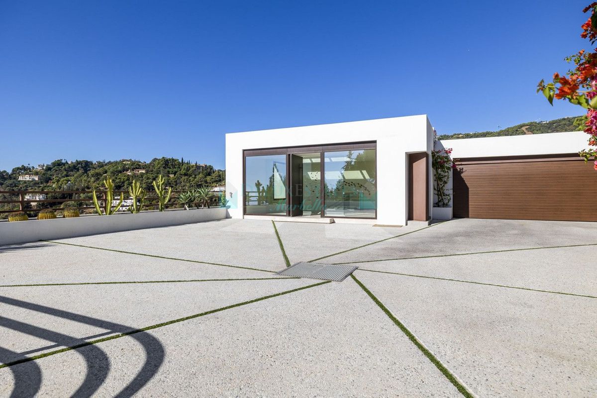 Villa for rent in El Madroñal, Benahavis