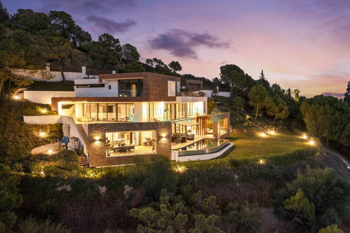 Villa for rent in El Madroñal, Benahavis