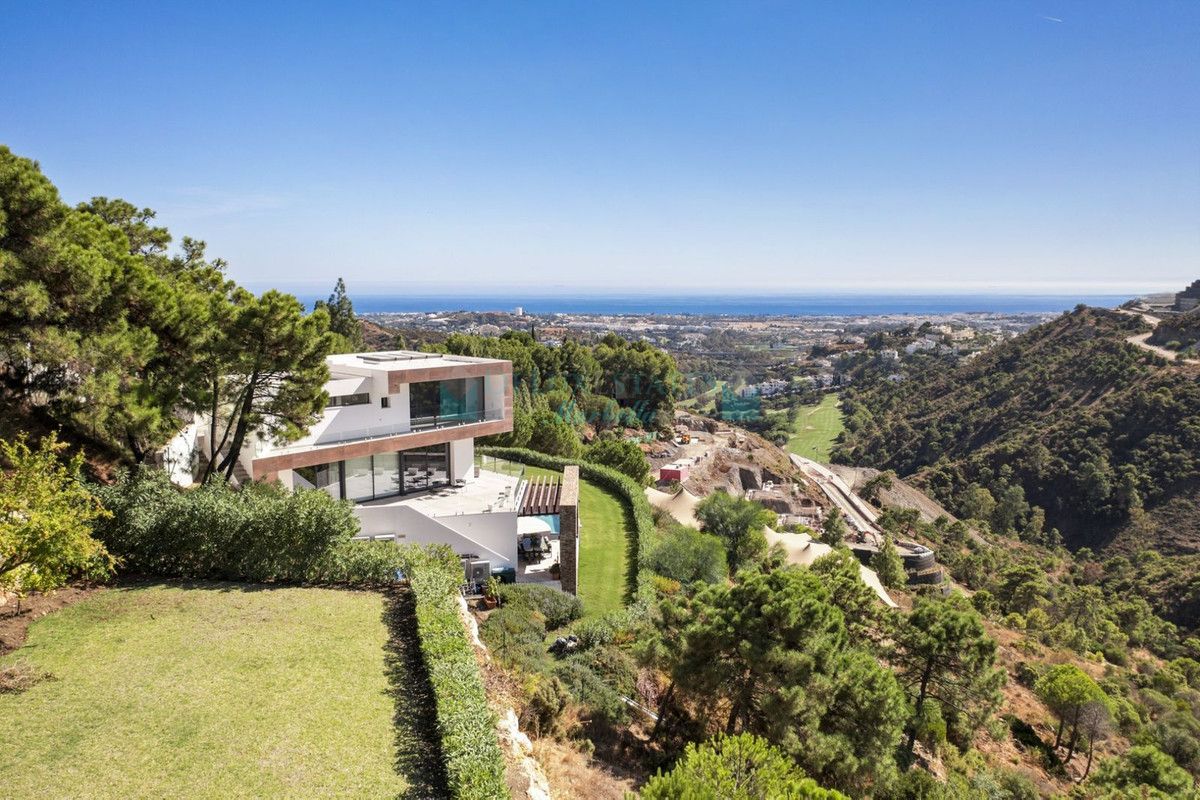 Villa for rent in El Madroñal, Benahavis