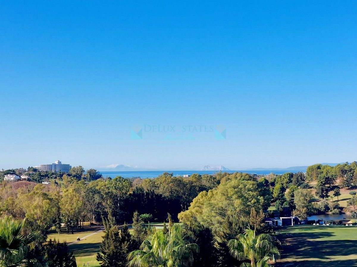 Penthouse for sale in Atalaya, Estepona