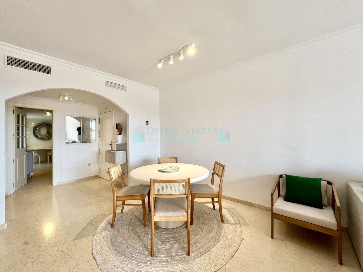 Penthouse for sale in Elviria, Marbella East