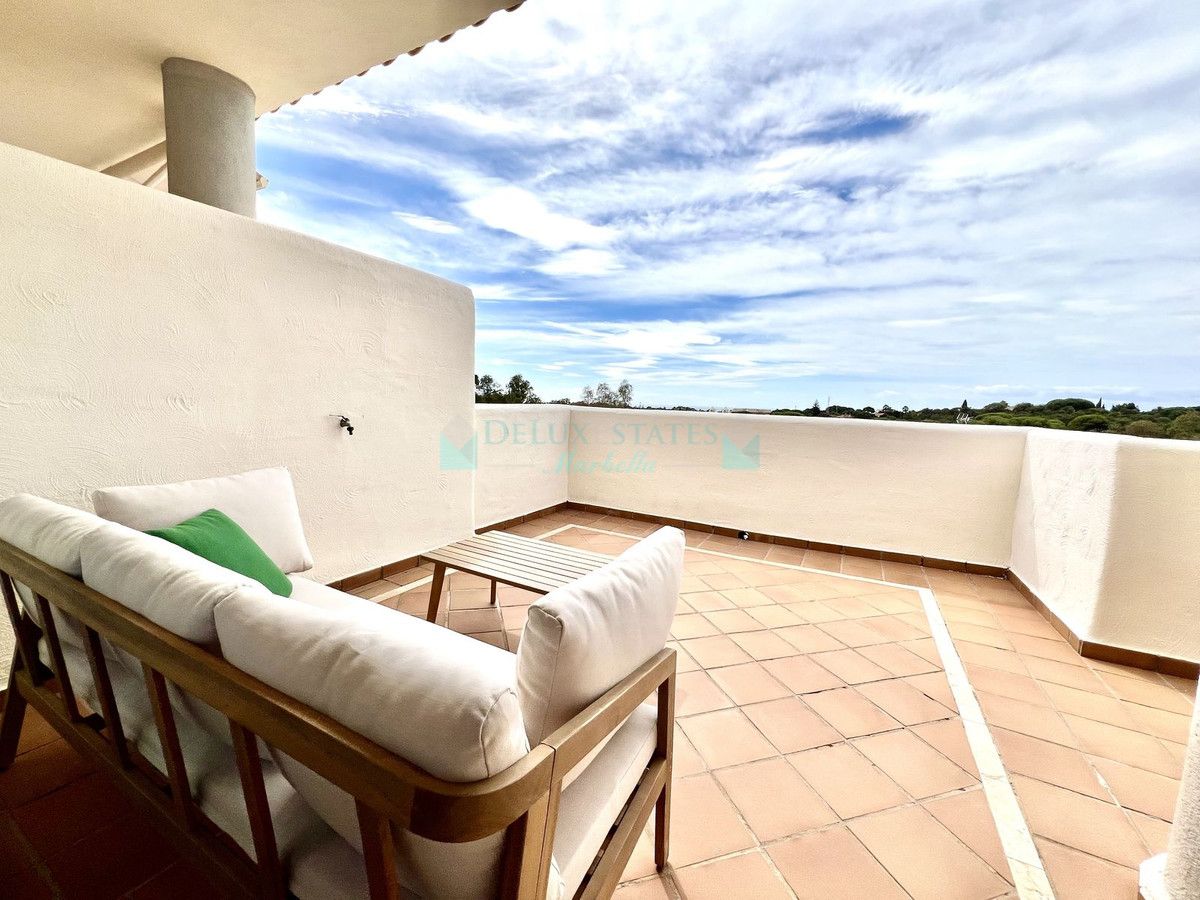 Penthouse for sale in Elviria, Marbella East