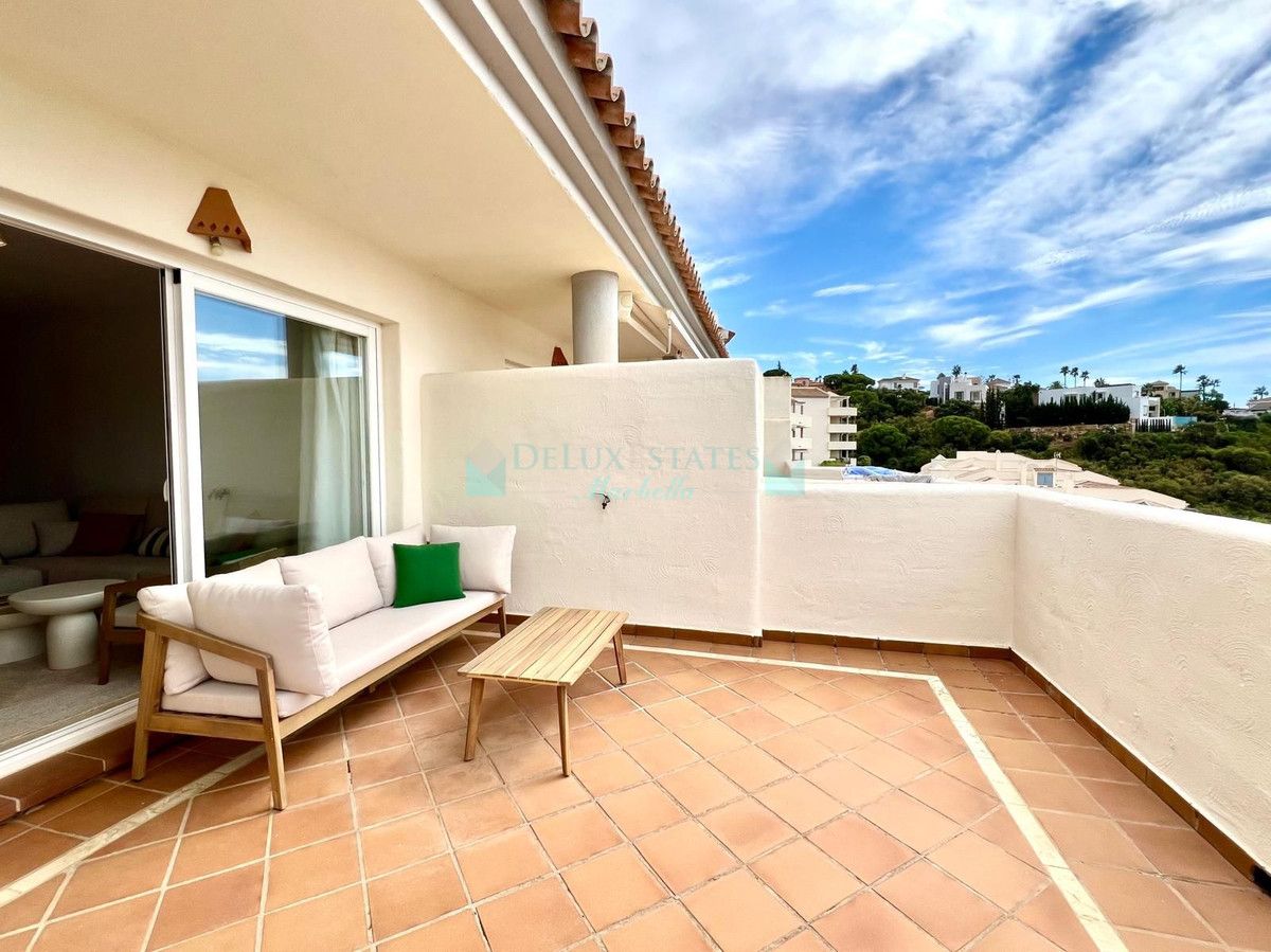 Penthouse for sale in Elviria, Marbella East