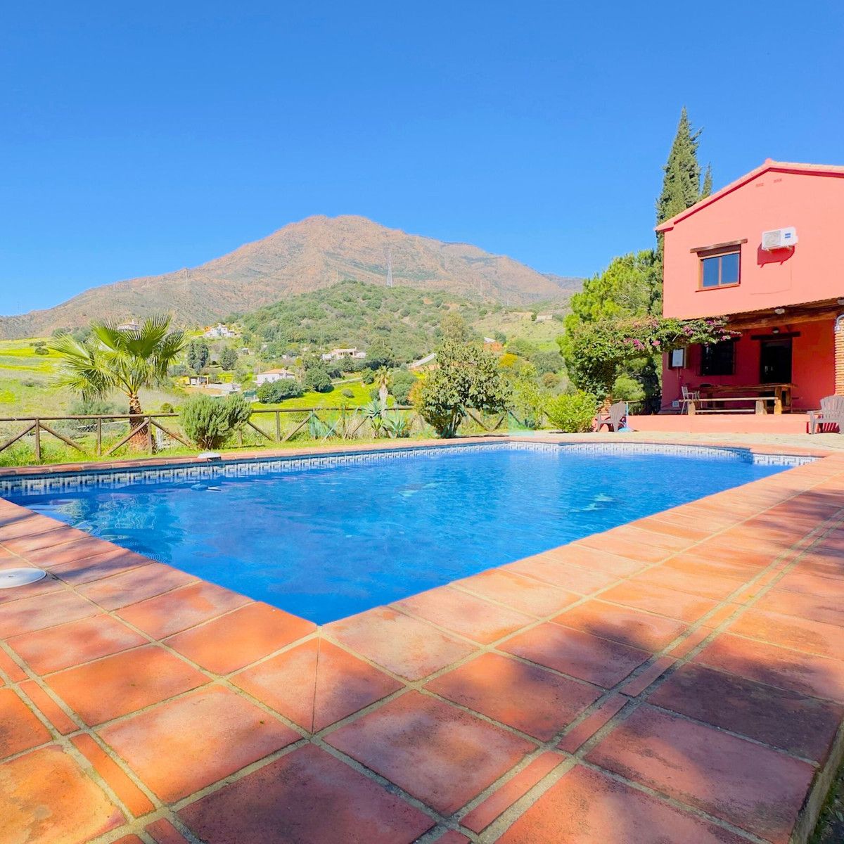 Villa for sale in Estepona