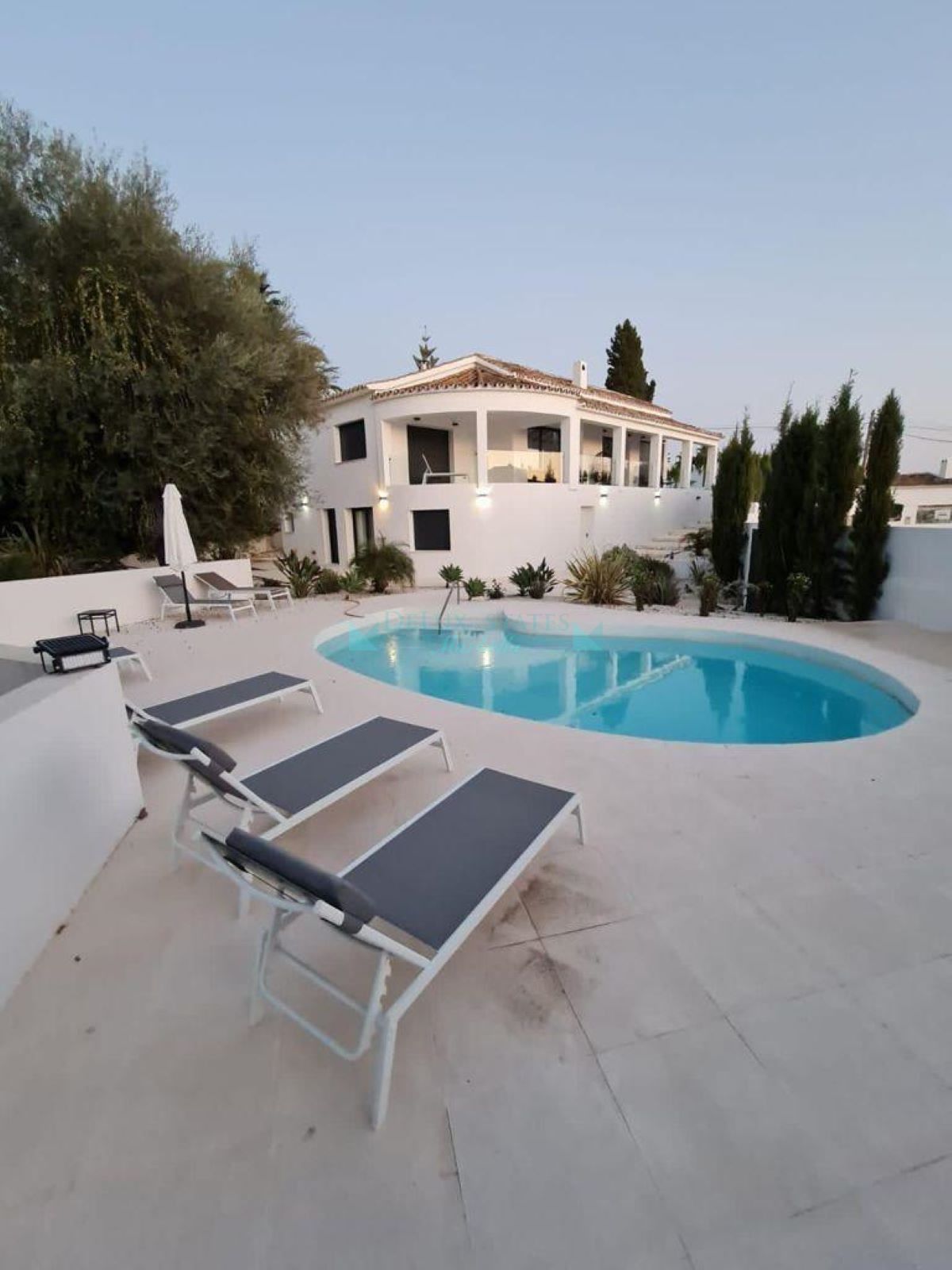 Villa en alquiler en Elviria, Marbella Este