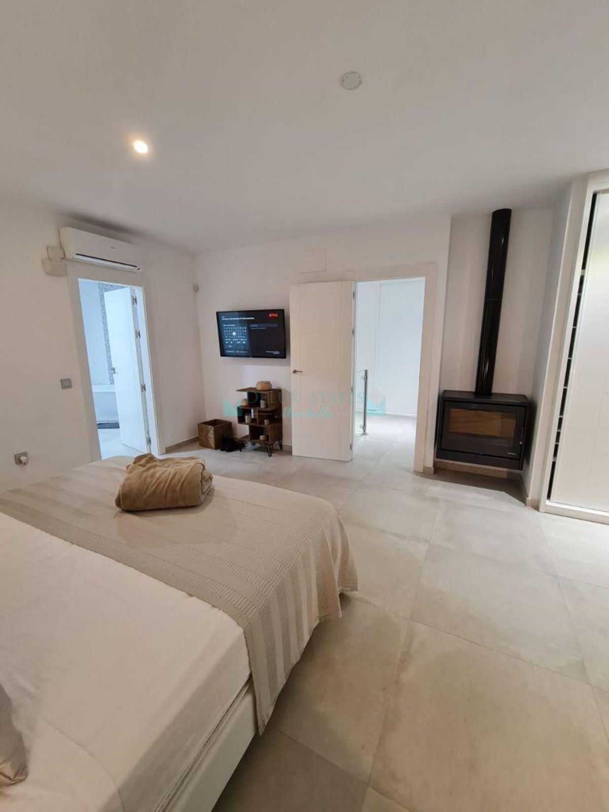 Villa en alquiler en Elviria, Marbella Este