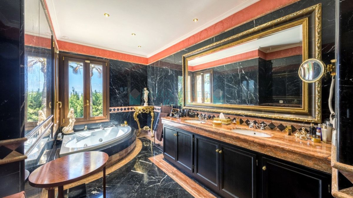 Villa en venta en Sierra Blanca, Marbella Golden Mile