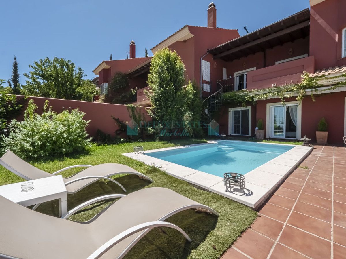 Villa Pareada en venta en La Mairena, Marbella Este