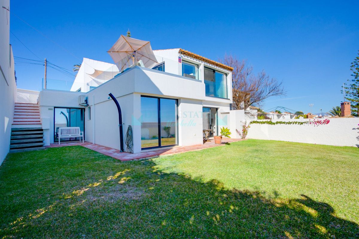 Villa for sale in Estepona