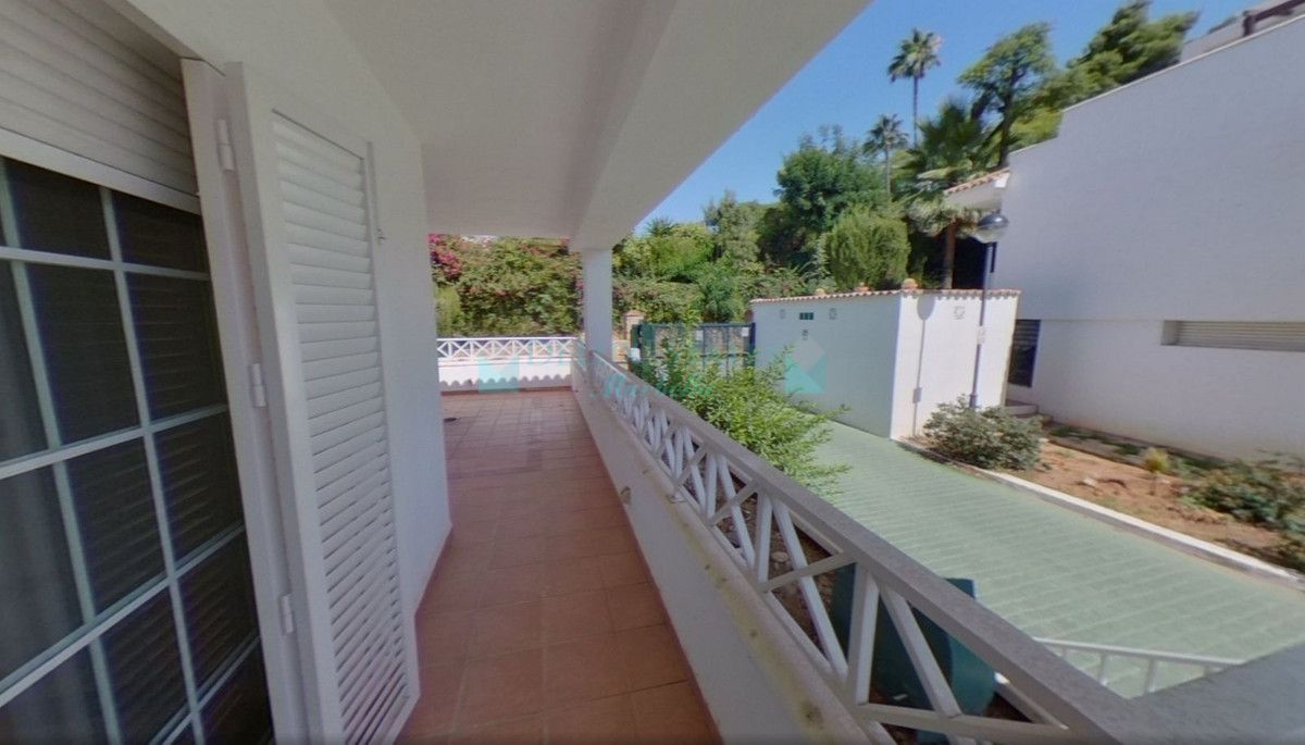 Ground Floor Apartment for sale in Rio Real, Marbella East