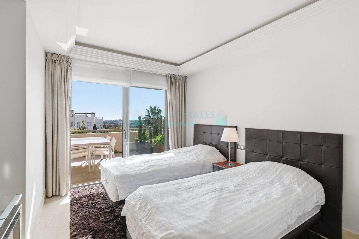 Apartamento en venta en Los Arqueros, Benahavis