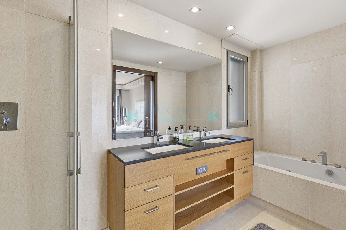 Apartment for sale in Los Arqueros, Benahavis