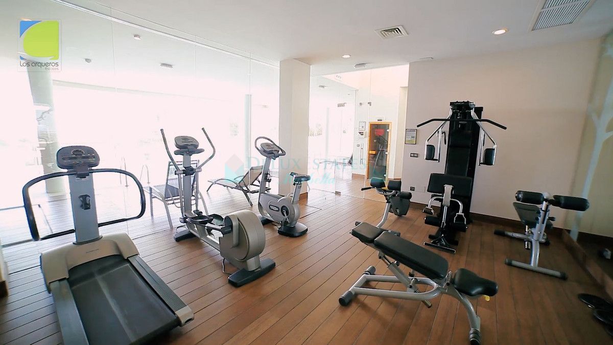 Apartamento en venta en Los Arqueros, Benahavis